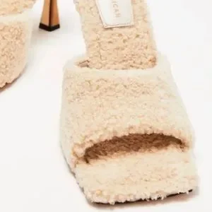 NIB Good American Standout Sherpa Mule Heel Size 7.5